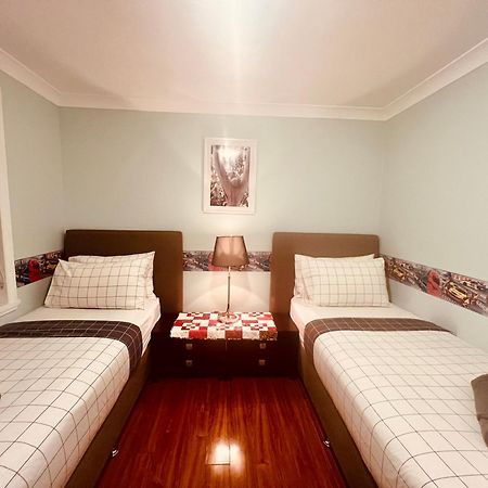 Spacious 6 Bedroom Holiday Home 15 Min Away From Melbourne Airport Sydenham Exterior photo
