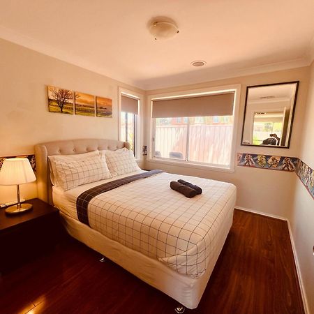 Spacious 6 Bedroom Holiday Home 15 Min Away From Melbourne Airport Sydenham Exterior photo