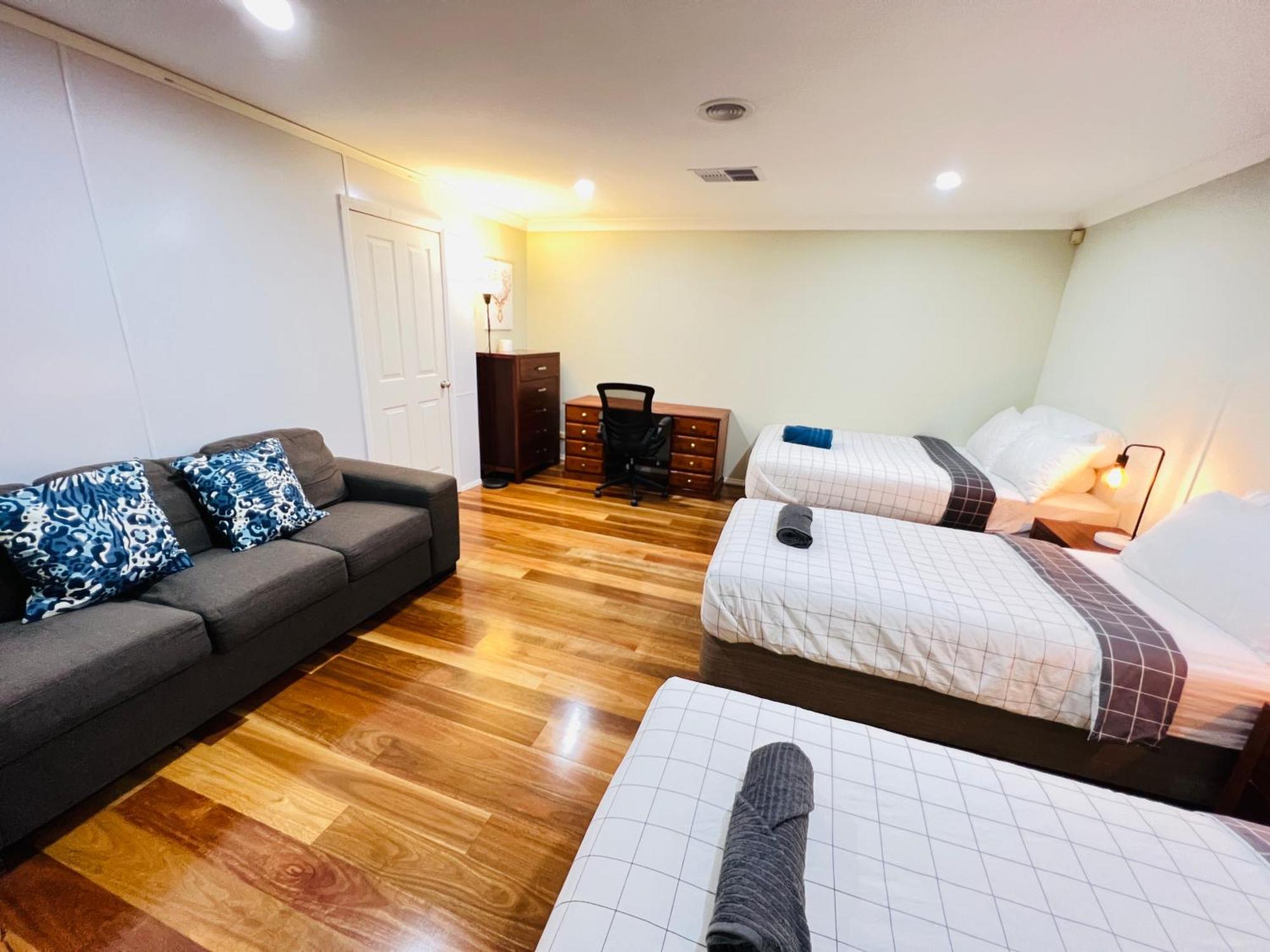 Spacious 6 Bedroom Holiday Home 15 Min Away From Melbourne Airport Sydenham Exterior photo