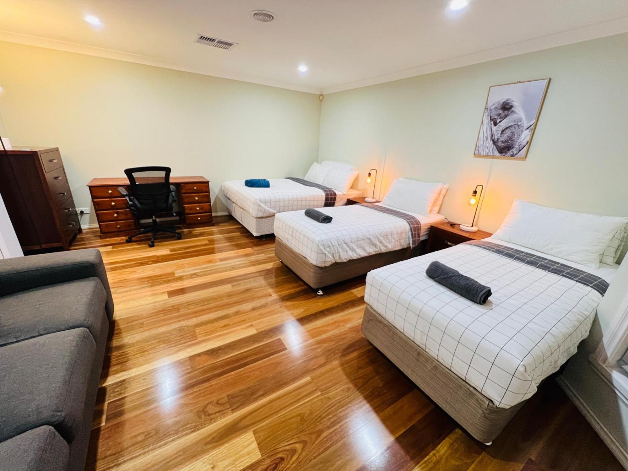 Spacious 6 Bedroom Holiday Home 15 Min Away From Melbourne Airport Sydenham Exterior photo