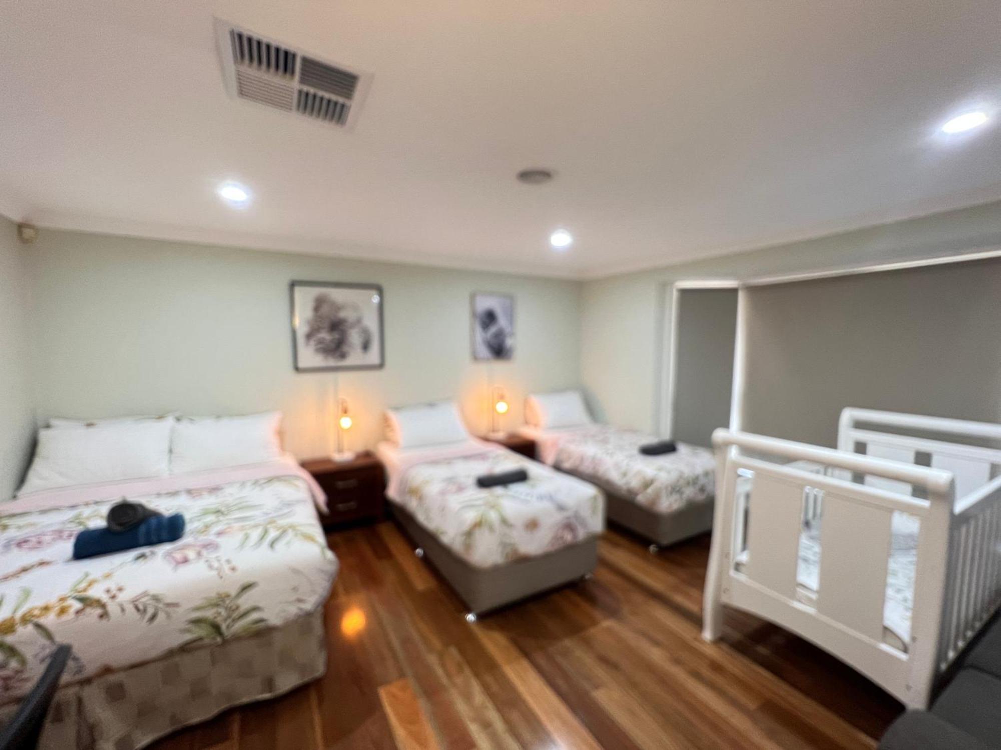 Spacious 6 Bedroom Holiday Home 15 Min Away From Melbourne Airport Sydenham Exterior photo