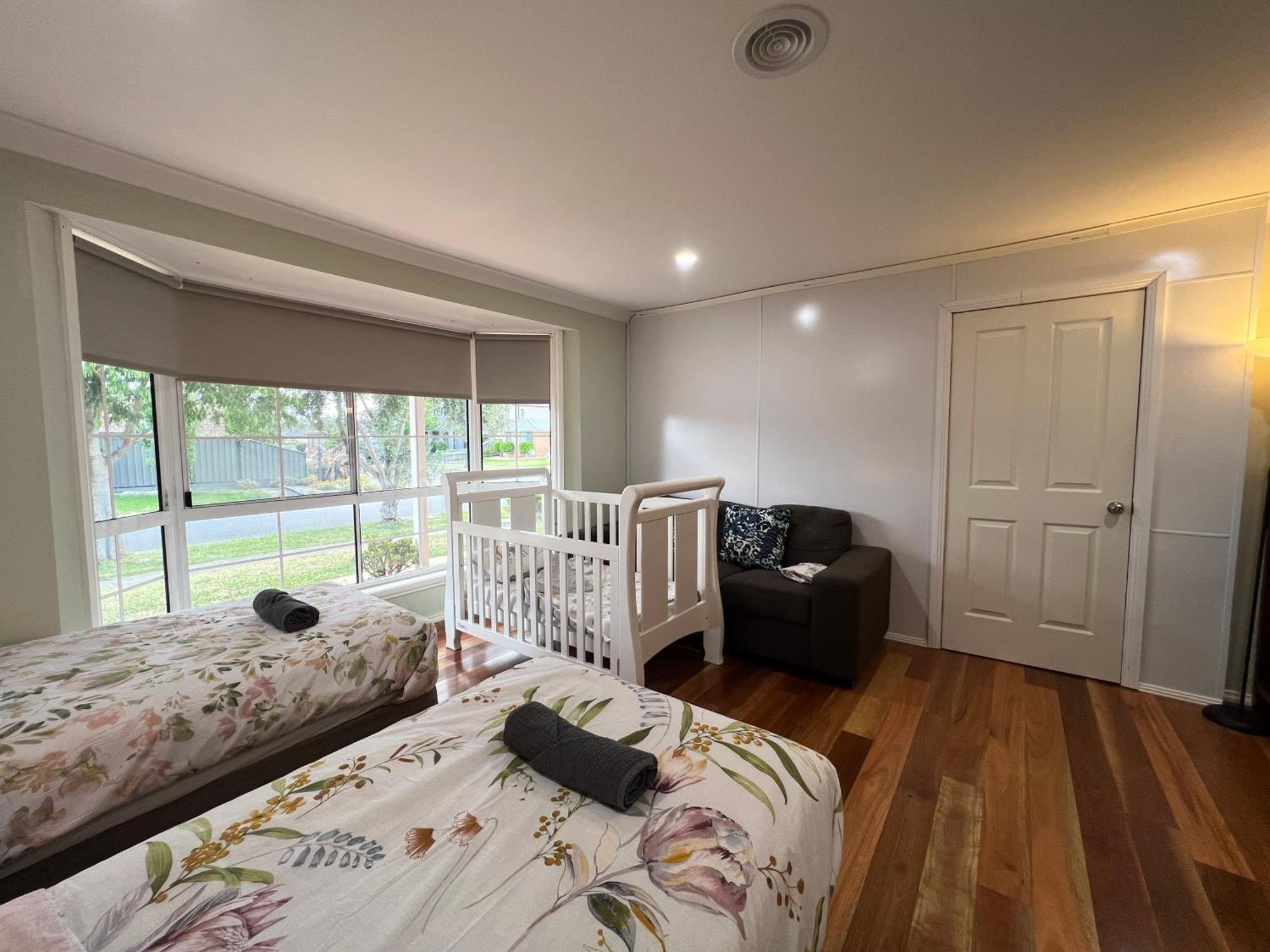 Spacious 6 Bedroom Holiday Home 15 Min Away From Melbourne Airport Sydenham Exterior photo