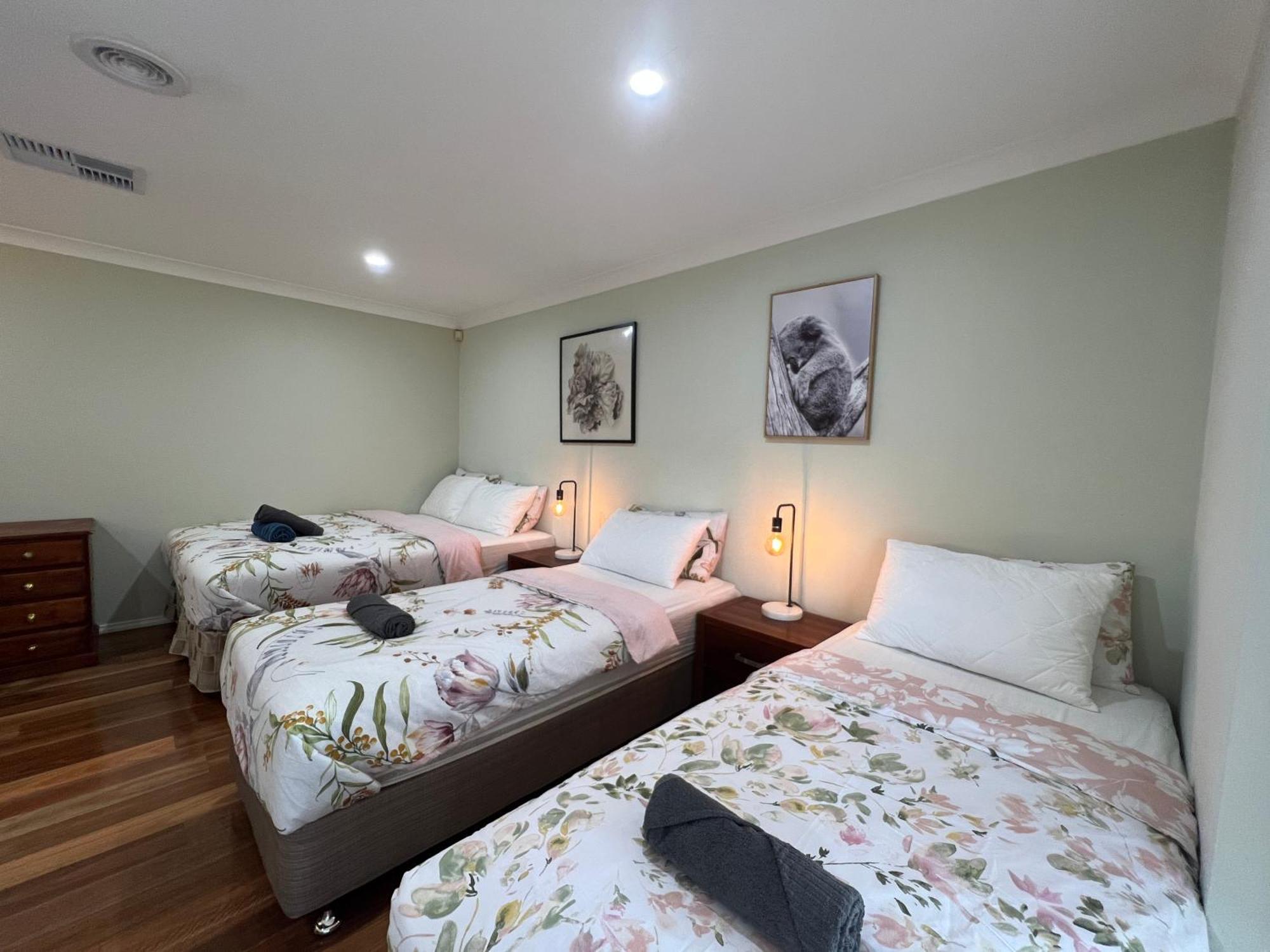 Spacious 6 Bedroom Holiday Home 15 Min Away From Melbourne Airport Sydenham Exterior photo