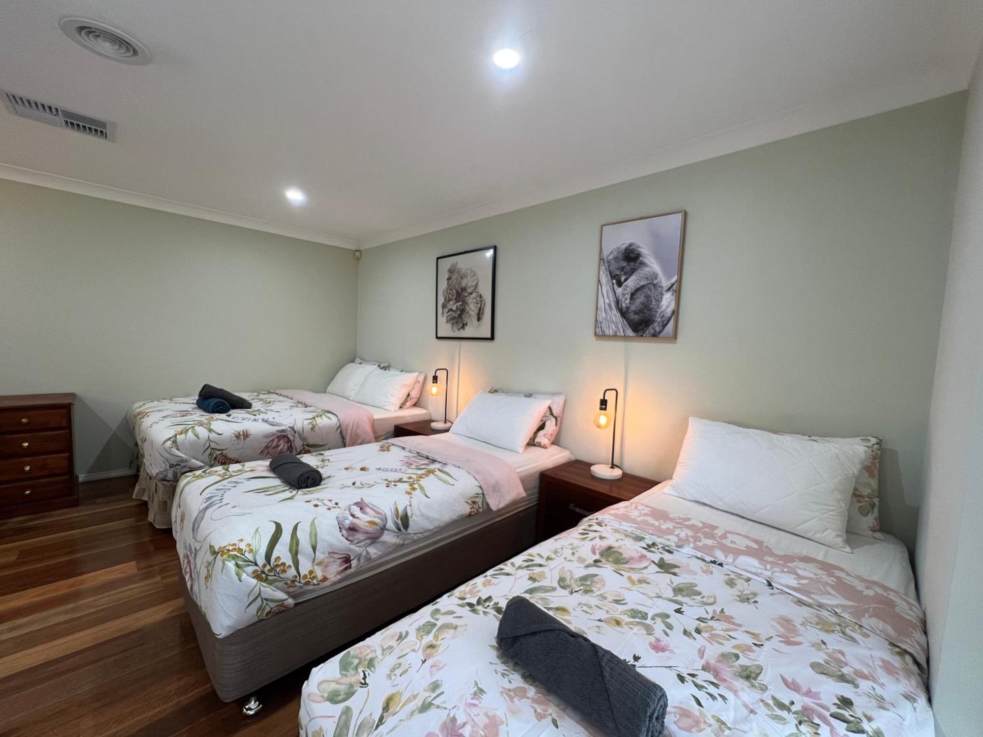 Spacious 6 Bedroom Holiday Home 15 Min Away From Melbourne Airport Sydenham Exterior photo