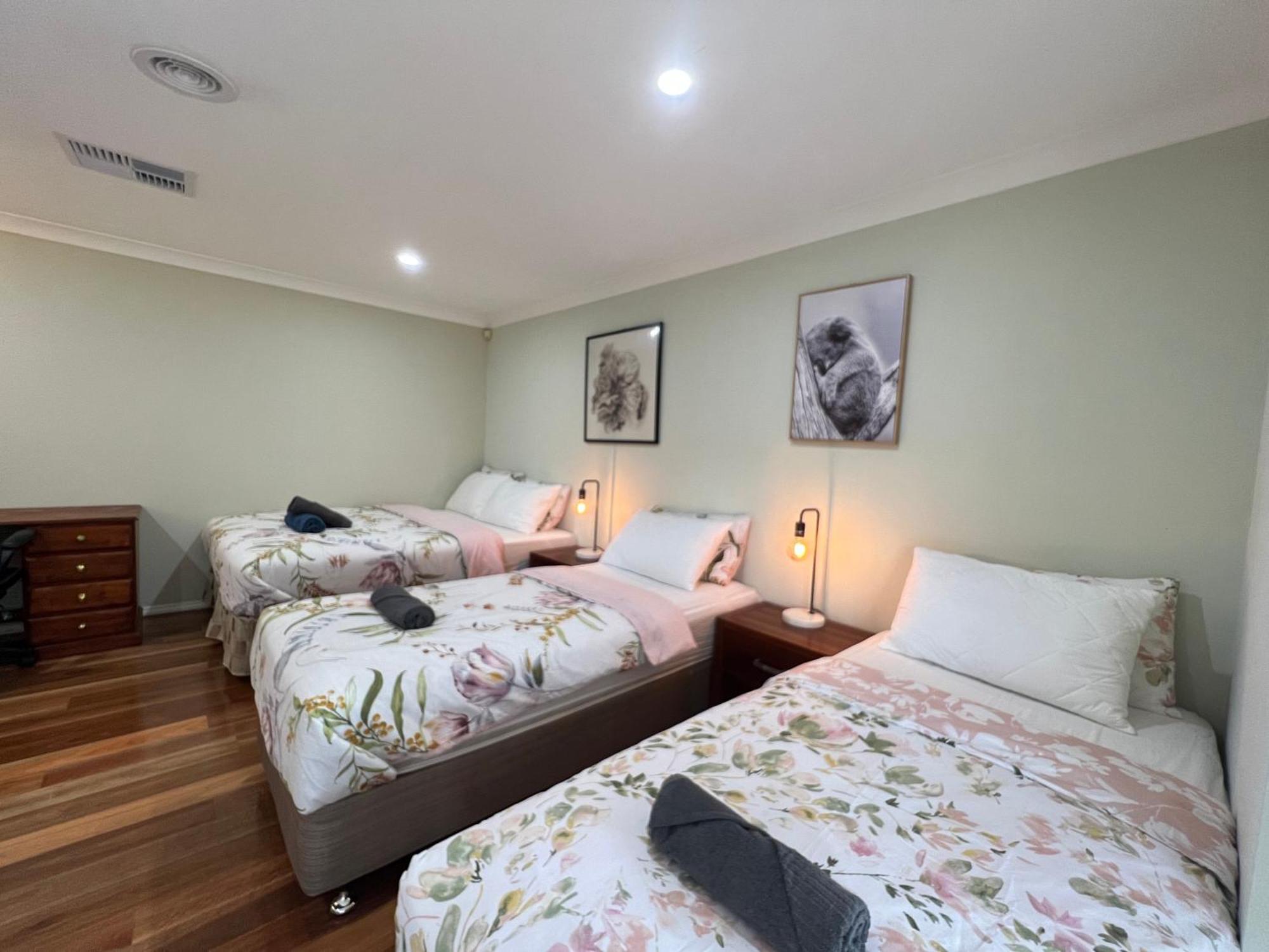 Spacious 6 Bedroom Holiday Home 15 Min Away From Melbourne Airport Sydenham Exterior photo