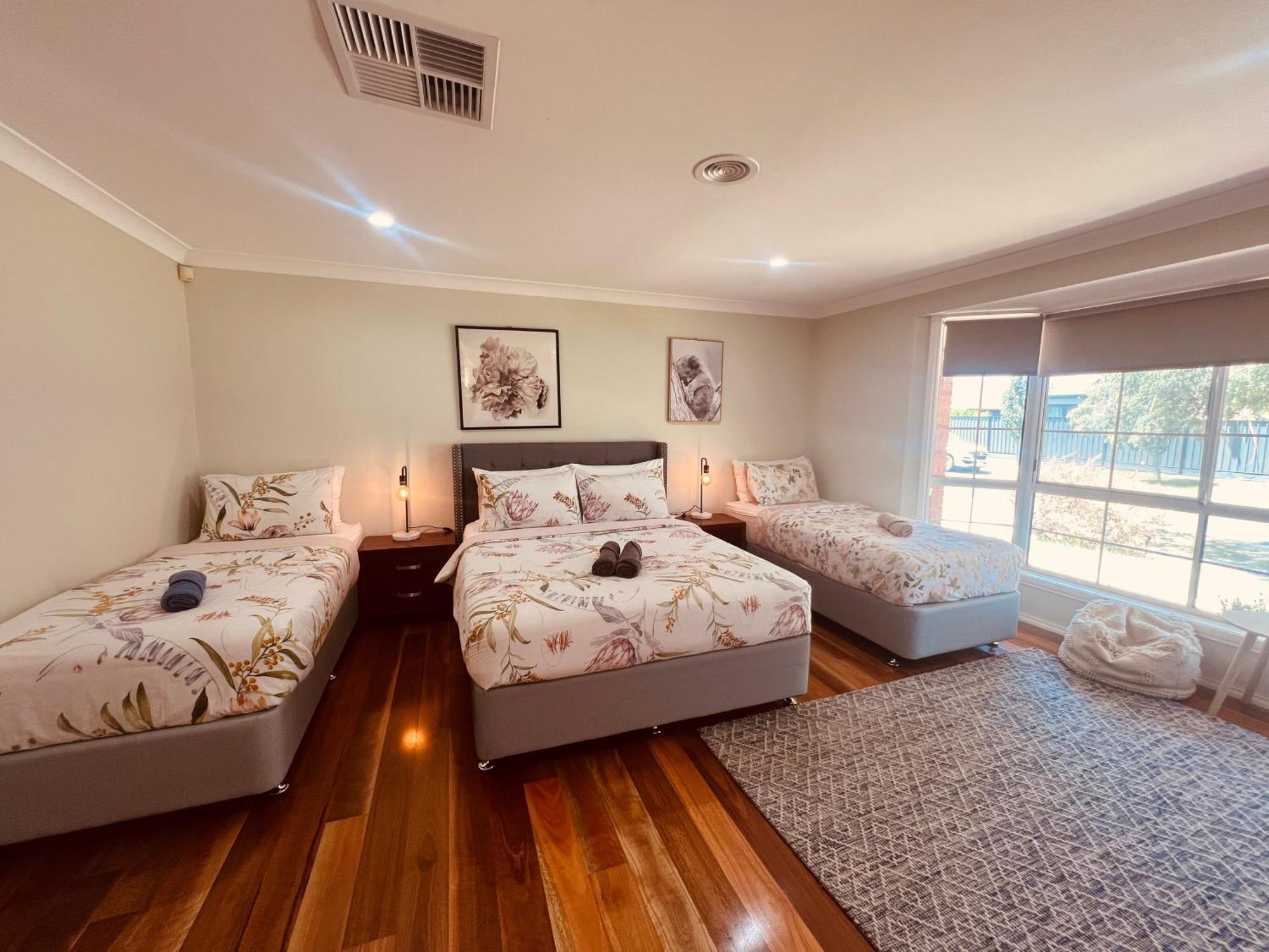 Spacious 6 Bedroom Holiday Home 15 Min Away From Melbourne Airport Sydenham Exterior photo