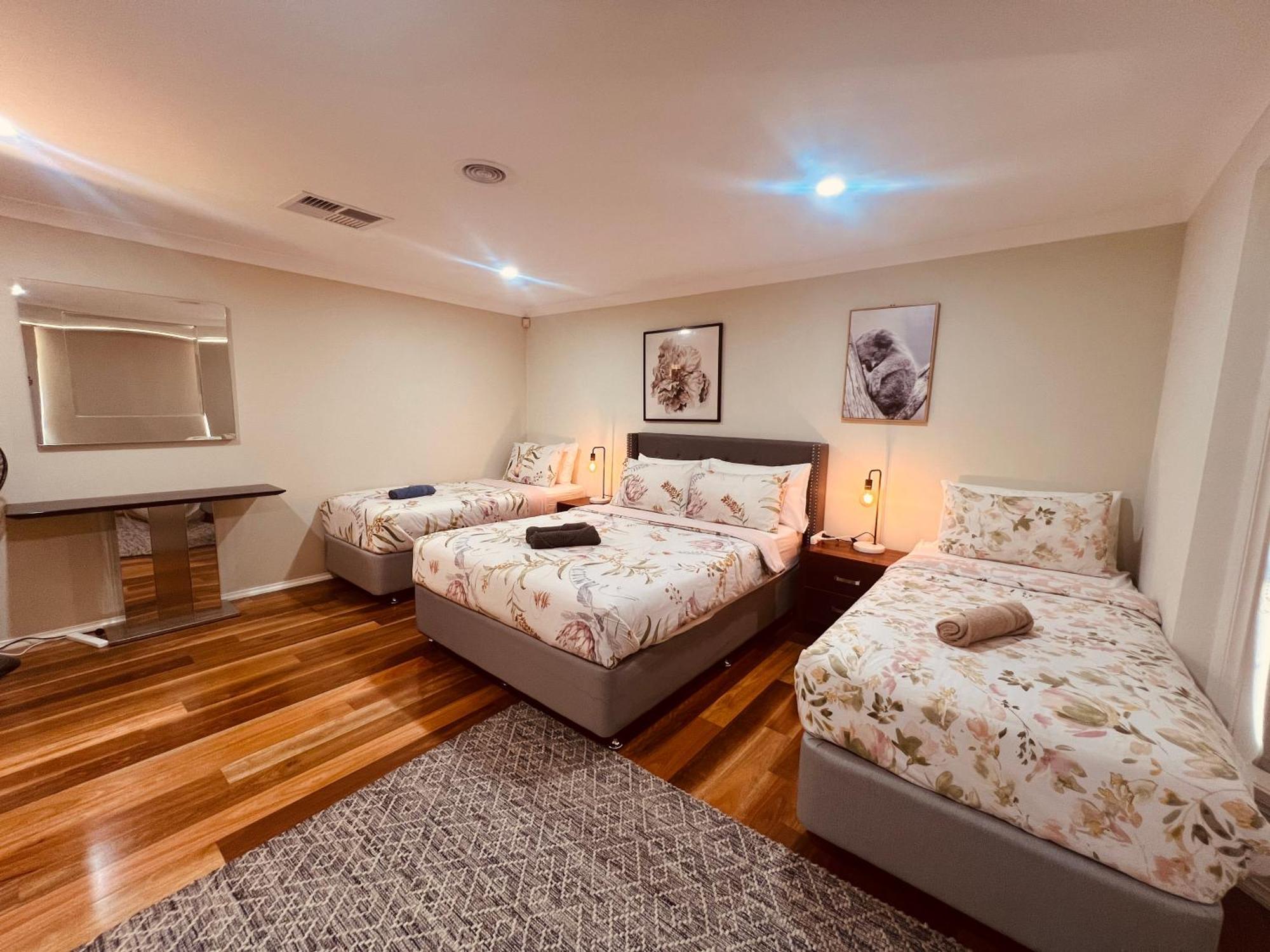 Spacious 6 Bedroom Holiday Home 15 Min Away From Melbourne Airport Sydenham Exterior photo